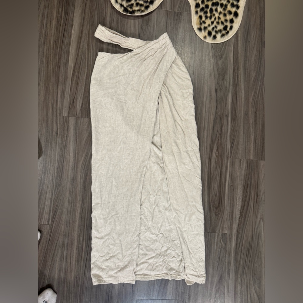Linen maxi skirt with slit